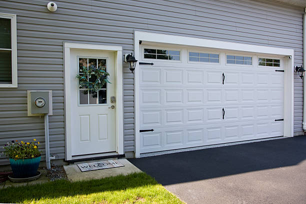 24/7 Emergency Garage Door Panel Replacement experts in Wyoming, IL